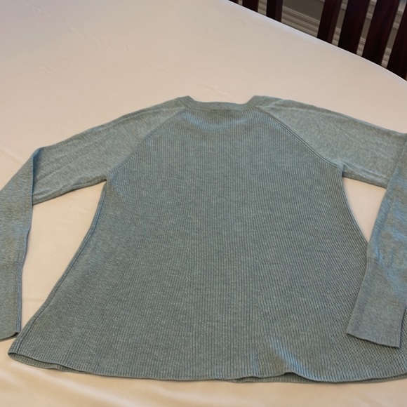 Cabi Women’s size M sweater - Picture 5 of 6